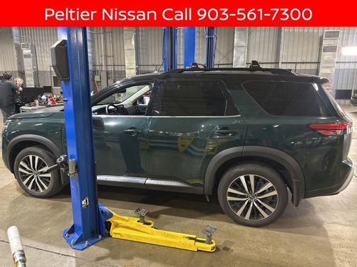 Obsidian Green Pearl/Super Black 2024 Nissan Pathfinder Platinum FWD