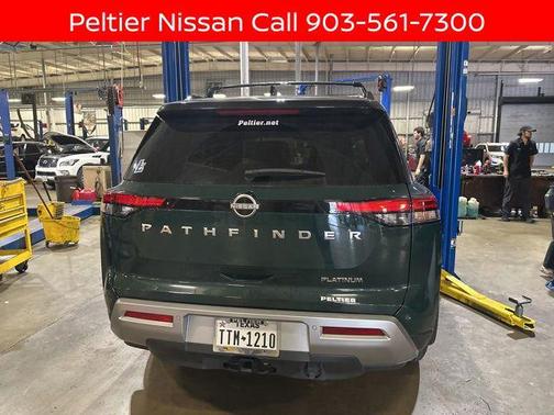 Obsidian Green Pearl/Super Black 2024 Nissan Pathfinder Platinum FWD