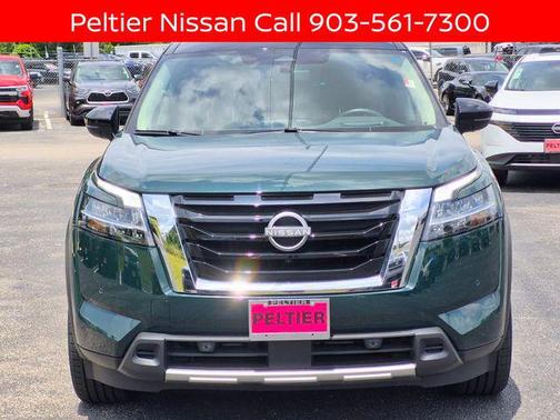 Obsidian Green Pearl/Super Black 2024 Nissan Pathfinder Platinum FWD