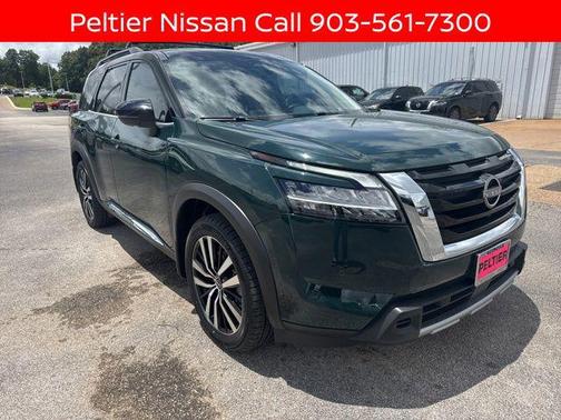 Obsidian Green Pearl/Super Black 2024 Nissan Pathfinder Platinum FWD