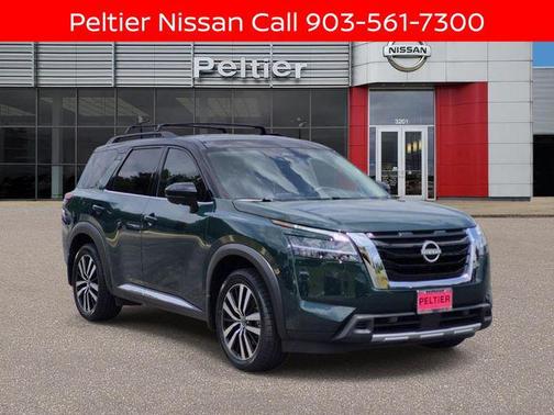 Obsidian Green Pearl/Super Black 2024 Nissan Pathfinder Platinum FWD