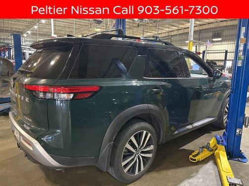 Obsidian Green Pearl/Super Black 2024 Nissan Pathfinder Platinum FWD