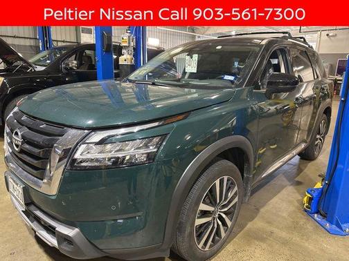 Obsidian Green Pearl/Super Black 2024 Nissan Pathfinder Platinum FWD