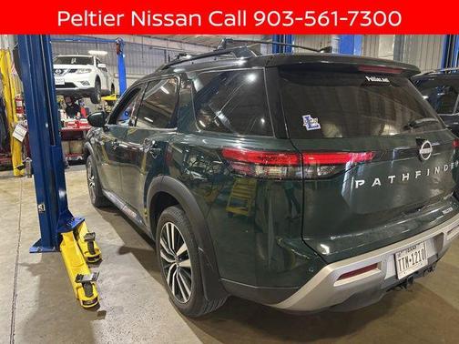 Obsidian Green Pearl/Super Black 2024 Nissan Pathfinder Platinum FWD