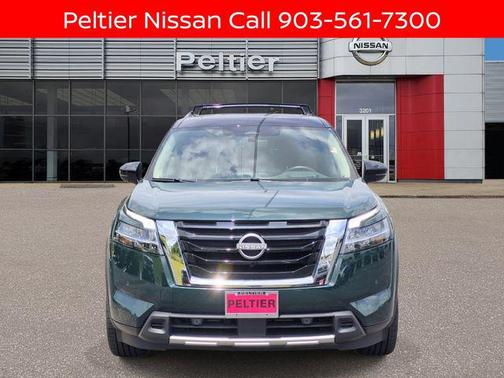 Obsidian Green Pearl/Super Black 2024 Nissan Pathfinder Platinum FWD
