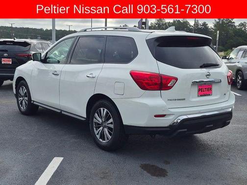 White 2019 Nissan Pathfinder SL