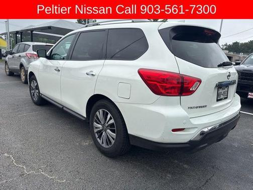 White 2019 Nissan Pathfinder SL