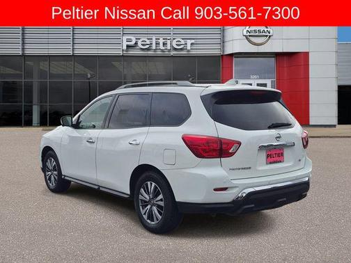 White 2019 Nissan Pathfinder SL