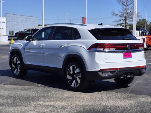 2025 Volkswagen Atlas Cross Sport 2.0T SE w/Technology
