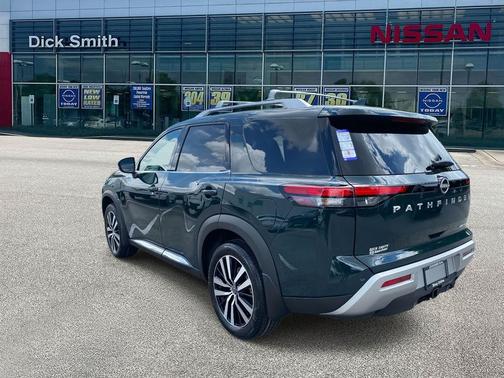2025 Nissan Pathfinder Platinum