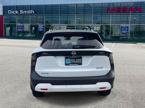 2026 Nissan Kicks SV