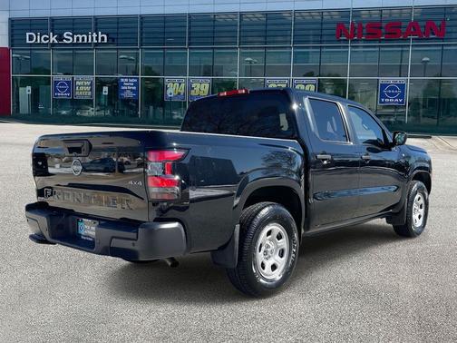 2022 Nissan Frontier S