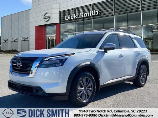 2025 Nissan Pathfinder SV
