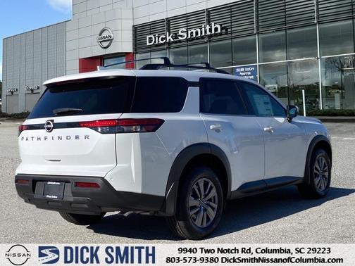 2025 Nissan Pathfinder SV