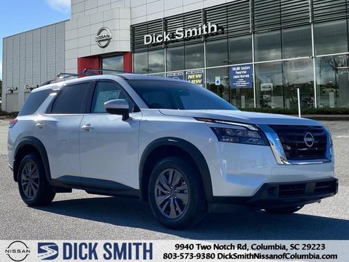 2025 Nissan Pathfinder SV