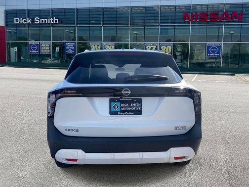 2026 Nissan Kicks SV