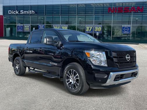 2024 Nissan Titan SV