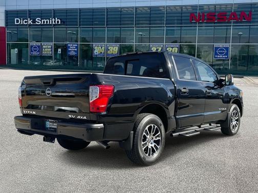 2024 Nissan Titan SV