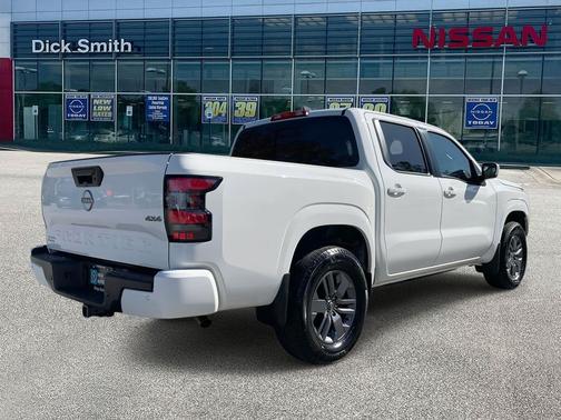 2025 Nissan Frontier SV