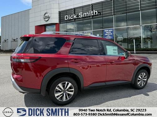 2025 Nissan Pathfinder SL