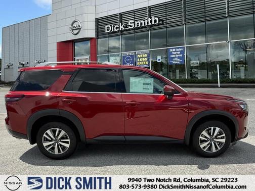 2025 Nissan Pathfinder SL