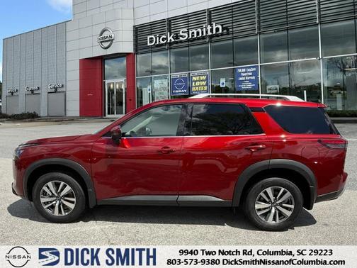 2025 Nissan Pathfinder SL