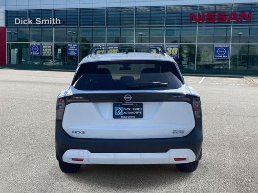 2026 Nissan Kicks SV