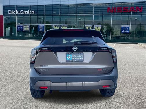 2025 Nissan Kicks SR