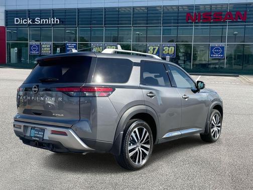 2024 Nissan Pathfinder Platinum