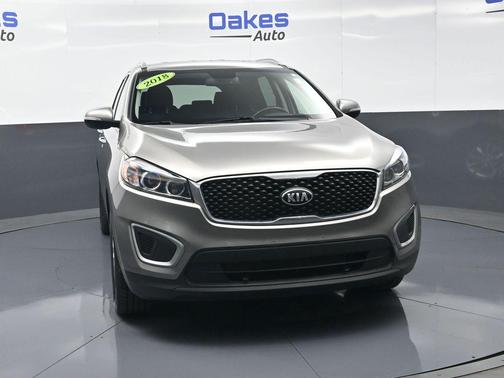 Titanium Silver 2018 Kia Sorento LX