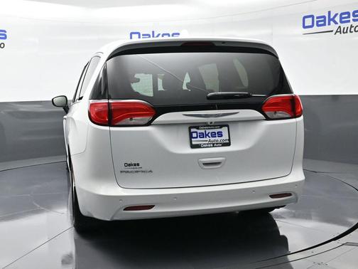 2017 Chrysler Pacifica LX