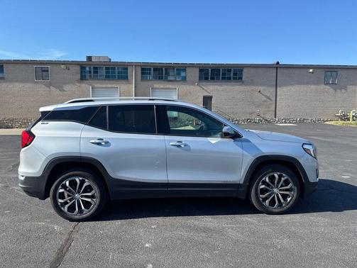 Quicksilver Metallic 2021 GMC Terrain SLT