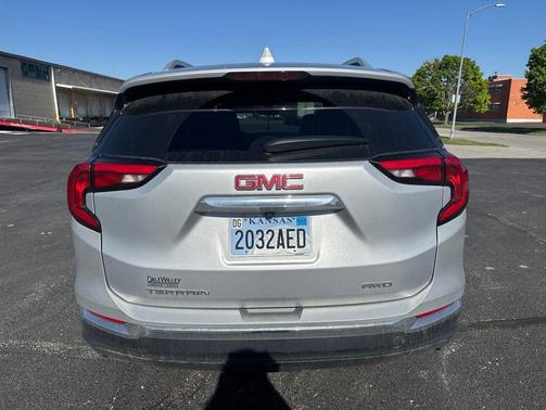 Quicksilver Metallic 2021 GMC Terrain SLT