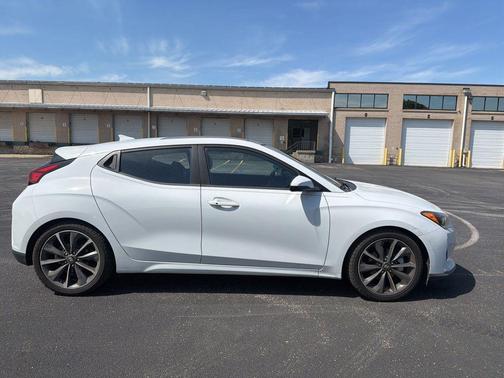 Chalk White 2019 Hyundai Veloster 2