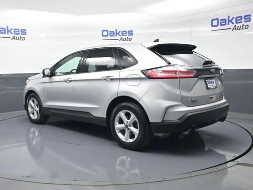 Ingot Silver Metallic 2019 Ford Edge SE