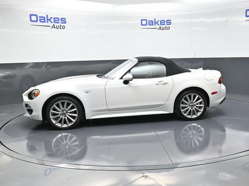 2019 FIAT 124 Spider Base