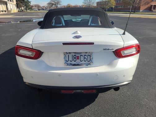 2019 FIAT 124 Spider Base