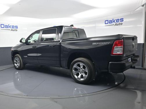 Diamond Black Crystal Pearlcoat 2023 RAM 1500 Big Horn/Lone Star