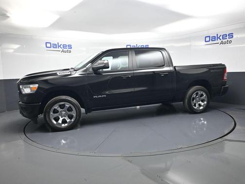 Diamond Black Crystal Pearlcoat 2023 RAM 1500 Big Horn/Lone Star