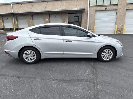 2020 Hyundai ELANTRA SE