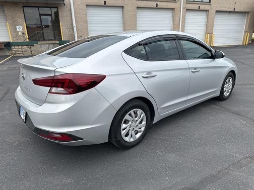 2020 Hyundai ELANTRA SE