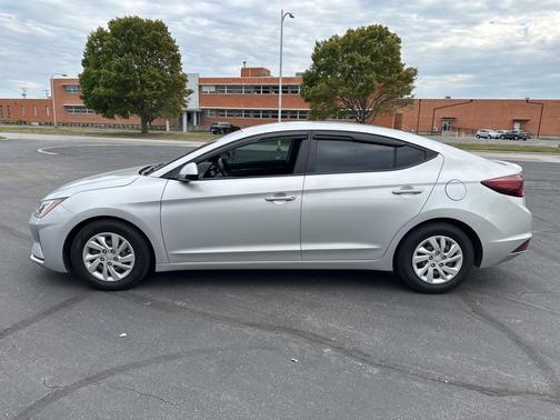 2020 Hyundai ELANTRA SE