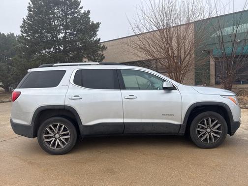 2017 GMC Acadia SLE-2