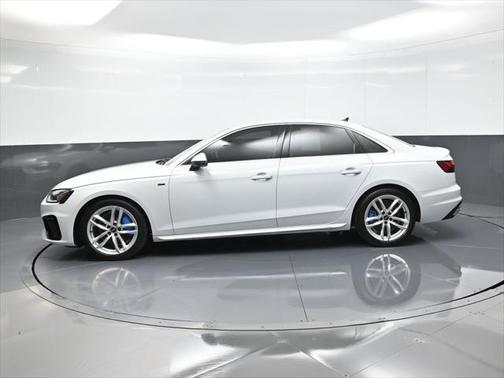 2022 Audi A4 45 S line Premium Plus