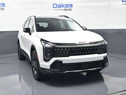 Glacial White Pearl 2026 Kia Sportage X-Line
