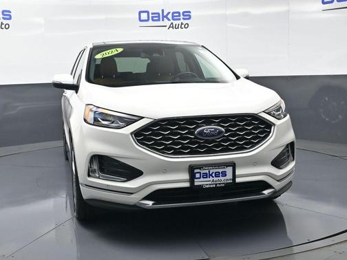 STAR WHITE 2024 Ford Edge Titanium