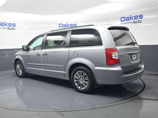 Billet Silver Metallic Clearcoat 2013 Chrysler Town & Country Touring-L