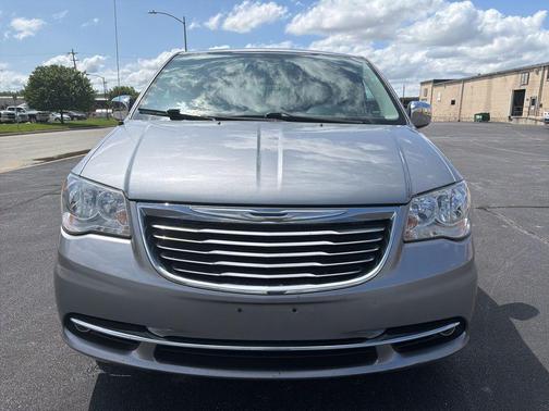 Billet Silver Metallic Clearcoat 2013 Chrysler Town & Country Touring-L