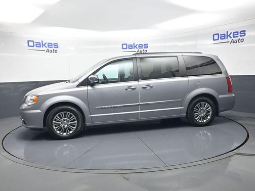 Billet Silver Metallic Clearcoat 2013 Chrysler Town & Country Touring-L