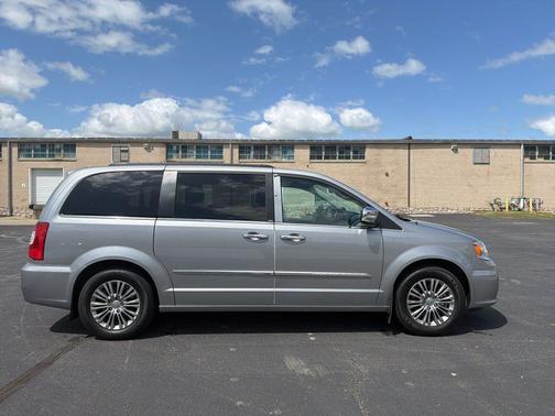 Billet Silver Metallic Clearcoat 2013 Chrysler Town & Country Touring-L